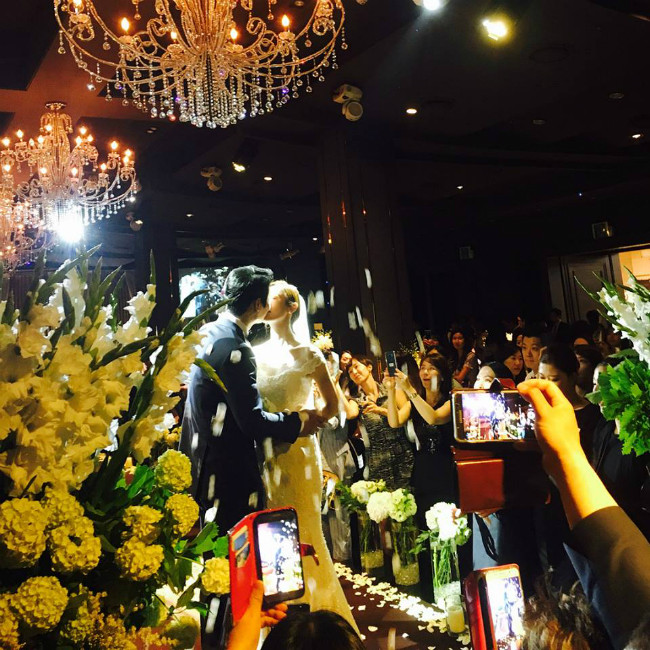 Những khoảnh khắc "ngọt lịm" trong đám cưới mỹ nhân "Tình yêu trong sáng" ảnh 12 title-13