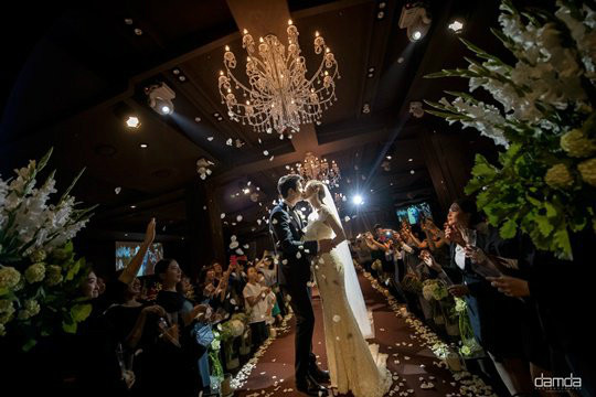 Những khoảnh khắc "ngọt lịm" trong đám cưới mỹ nhân "Tình yêu trong sáng" ảnh 8 title