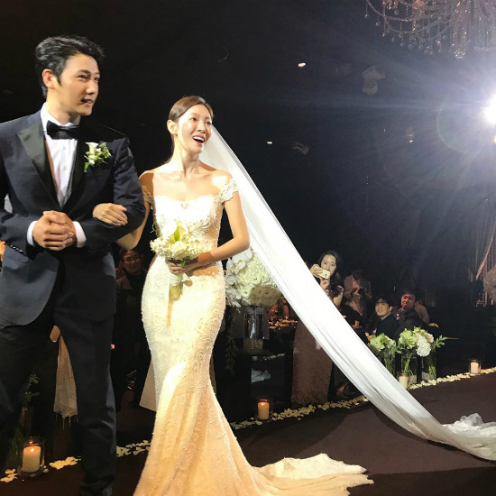 Những khoảnh khắc "ngọt lịm" trong đám cưới mỹ nhân "Tình yêu trong sáng" ảnh 7 title-3