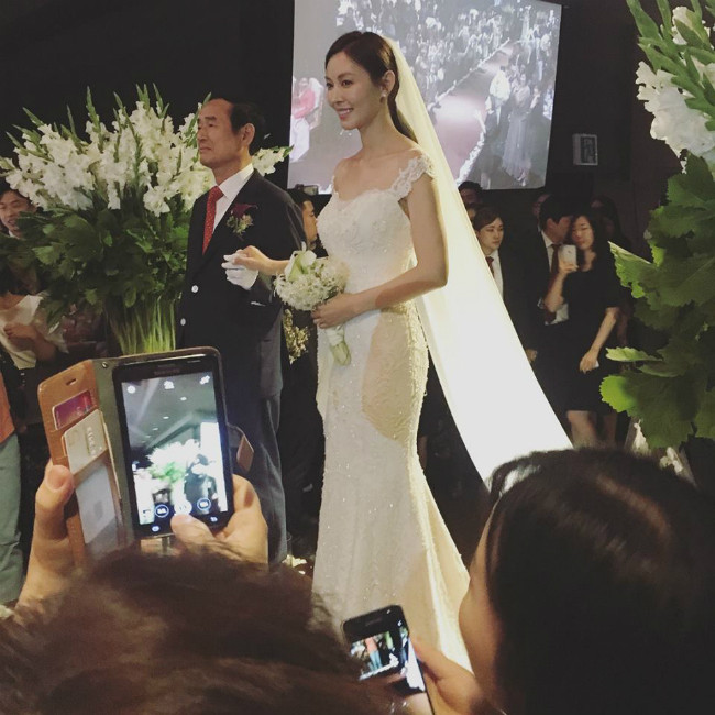 Những khoảnh khắc "ngọt lịm" trong đám cưới mỹ nhân "Tình yêu trong sáng" ảnh 1 title-6