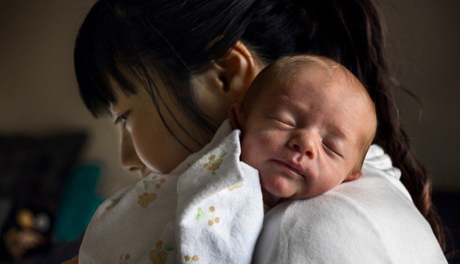 Vợ cay đắng vì nhà chồng giàu có thẳng tay làm một việc khi mình sinh con gái