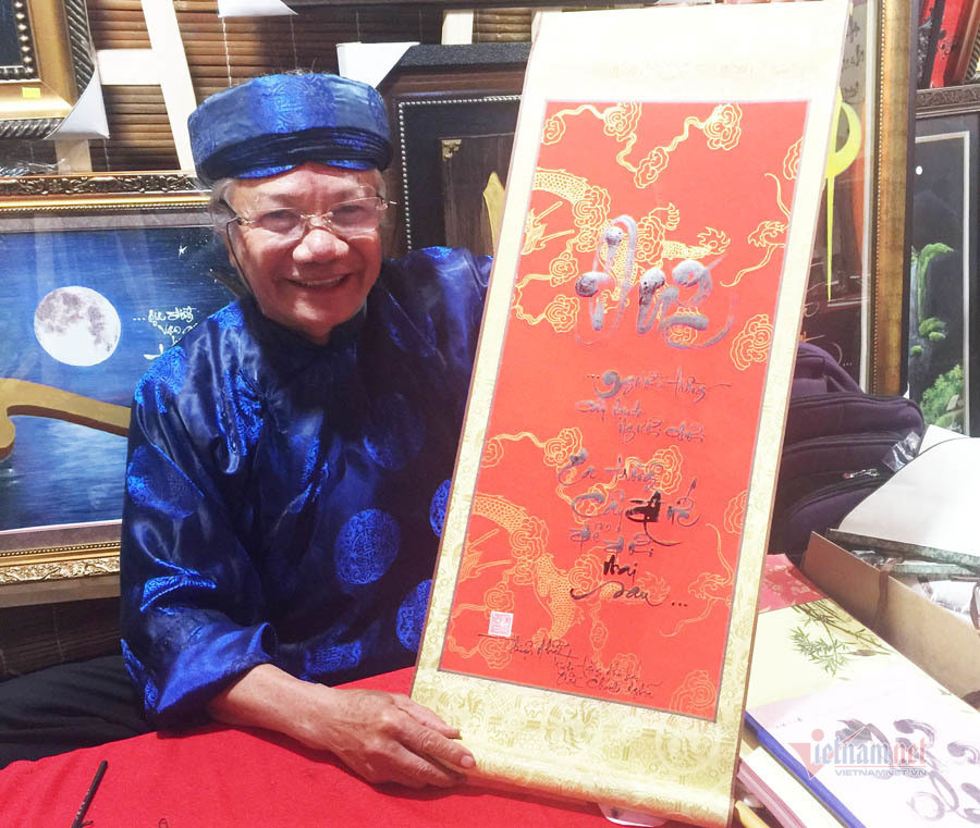 Đây là một bức thư pháp ông Sơn vừa hoàn thành. Ông đồ 10 năm viết thư pháp tặng người Sài Gòn