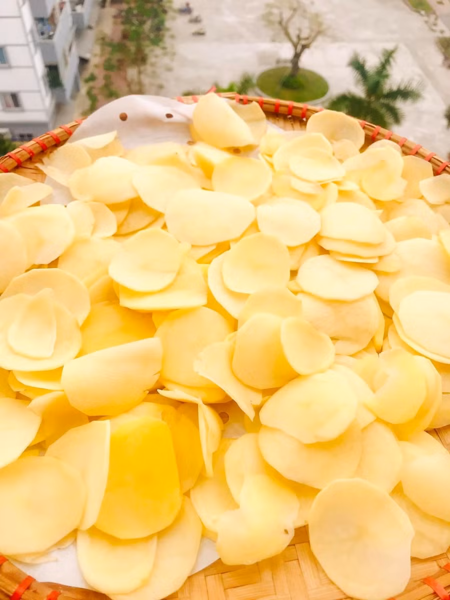 Cách làm bim bim khoai tây phô mai thơm lừng, bé nào cũng thích mê ảnh 2