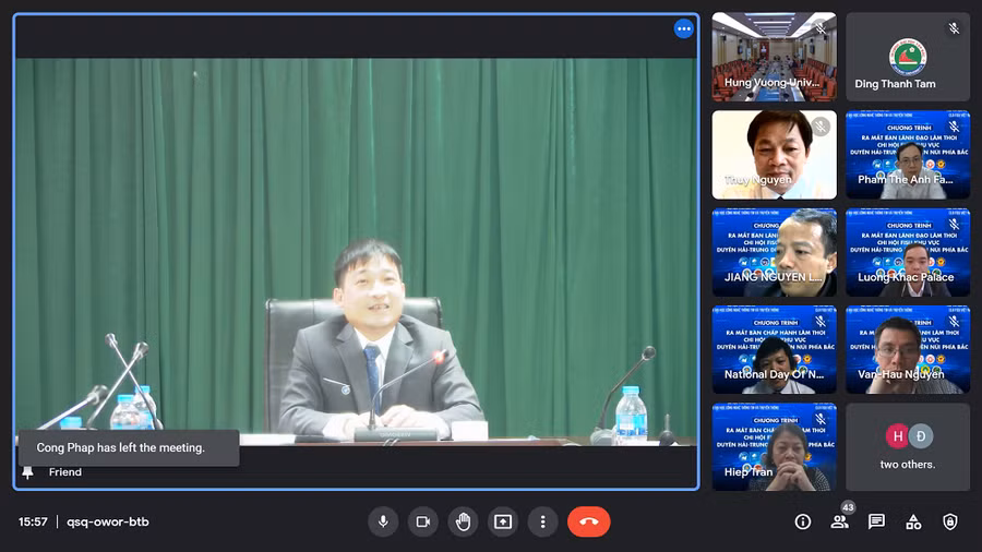 PGS.TS Phùng Trung Nghĩa - Hiệu trưởng Trường Đại học Công nghệ Thông tin và Truyền thông (ĐH Thái Nguyên) phát biểu tại chương trình