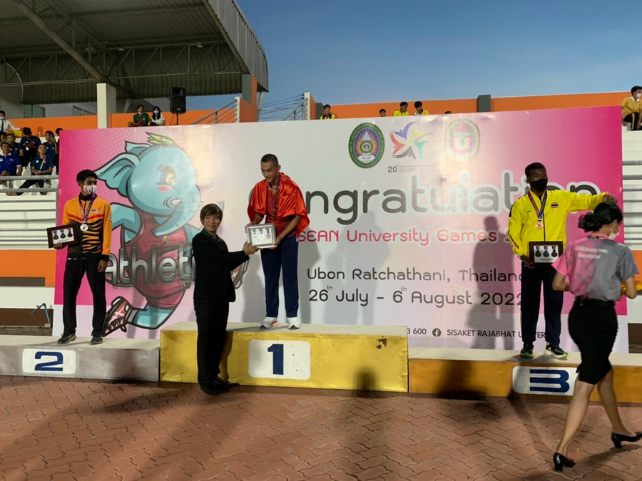 Vận động viên Trần Nhật Hoàng (sinh viên trường Đại học TDTT Bắc Ninh) giành HCV 400m nam. Vận động viên Trần Nhật Hoàng (sinh viên trường Đại học TDTT Bắc Ninh) giành HCV 400m nam.