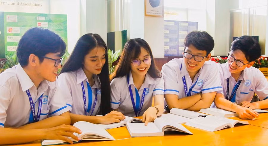 Sinh viên UEL trong giờ học