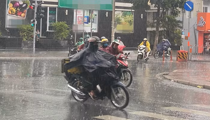 Thời tiết hôm nay 13/5: Bắc Bộ mưa rào đến mưa to, Nam Bộ ngày nắng