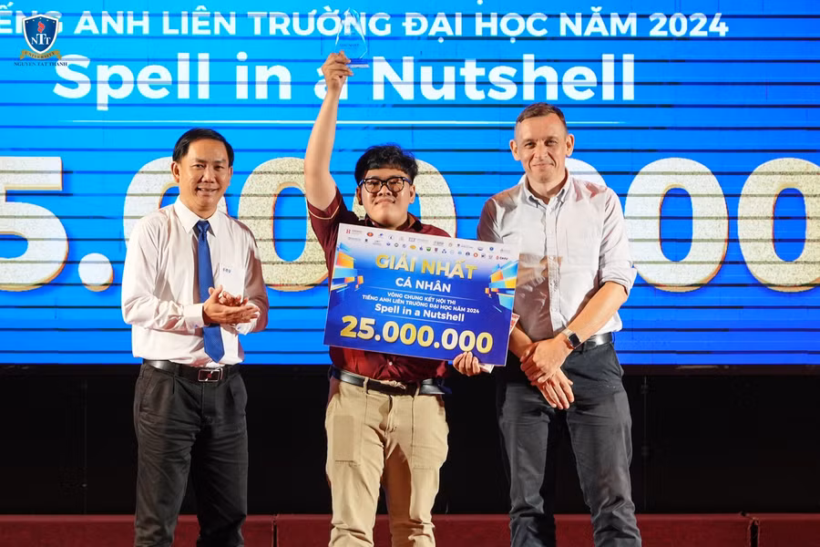 Nguyễn Minh Trí xuất sắc giành giải Nhất chung cuộc.