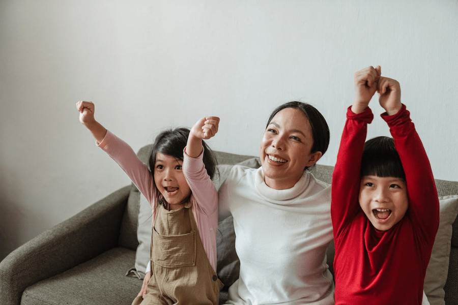Mối quan hệ con có với bạn là mối liên kết đầu tiên chúng hình thành với người khác. (Ảnh: ITN). Mối quan hệ con có với bạn là mối liên kết đầu tiên chúng hình thành với người khác. (Ảnh: ITN).