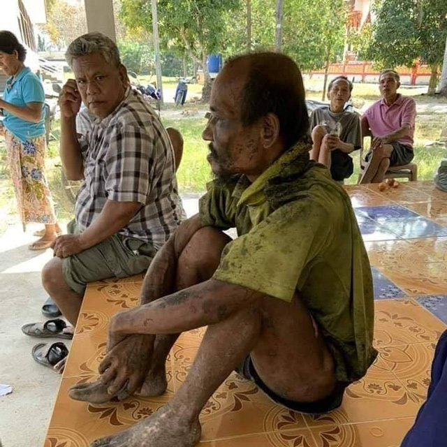 dang to chuc dam tang cho con trai, bo hoang so khi thay "nguoi chet" buoc vao - 4