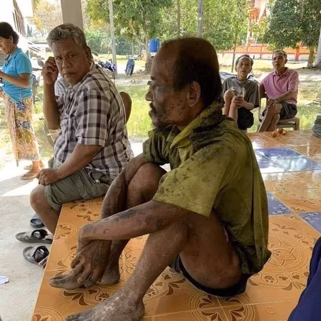 dang to chuc dam tang cho con trai, bo hoang so khi thay "nguoi chet" buoc vao - 4