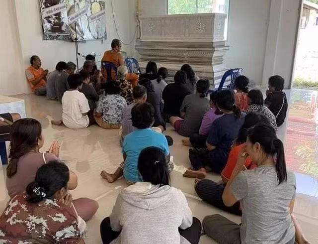 dang to chuc dam tang cho con trai, bo hoang so khi thay "nguoi chet" buoc vao - 3