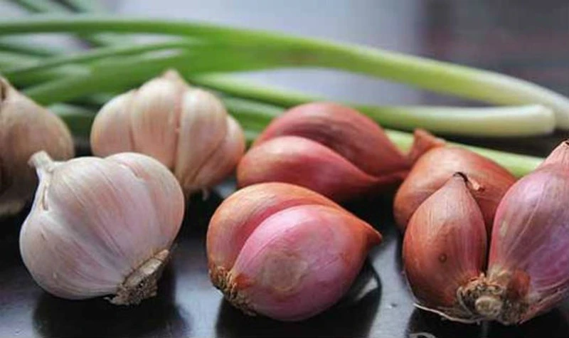 Cách bảo quản hành, tỏi khô cả năm không bị mốc hỏng hay mọc mầm