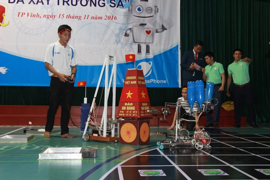 Sinh viên Đại học Sư phạm Kỹ thuật Vinh sáng tạo Robocon