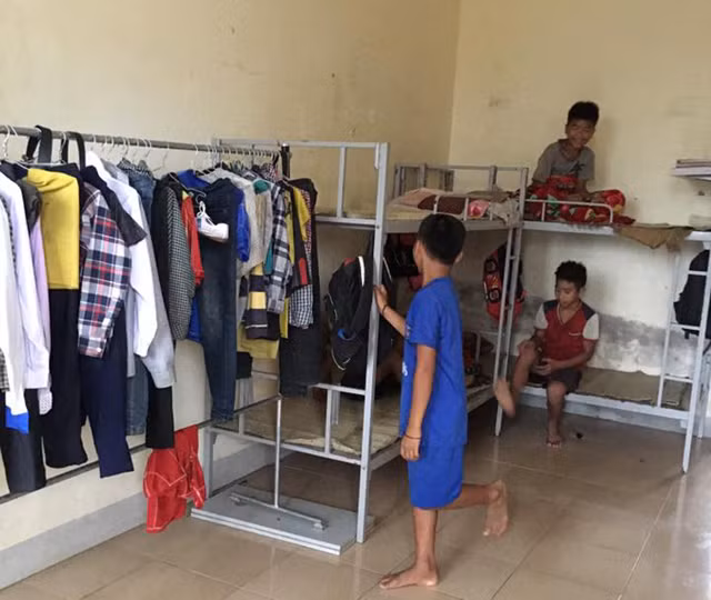 Các em học sinh người Đan Lai ở hai bản Cò Phạt, Khe Búng được miễn toàn bộ học phí, hỗ trợ ăn, ở trong thời gian học tại Trường THCS Môn Sơn