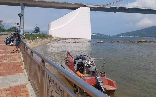 Cơ quan chức năng vẫn đang nỗ lực tìm kiếm thi thể bé gái.