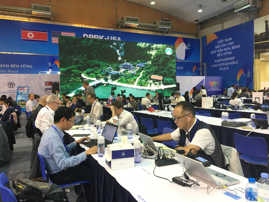 Phóng viên tác nghiệp tại IMC