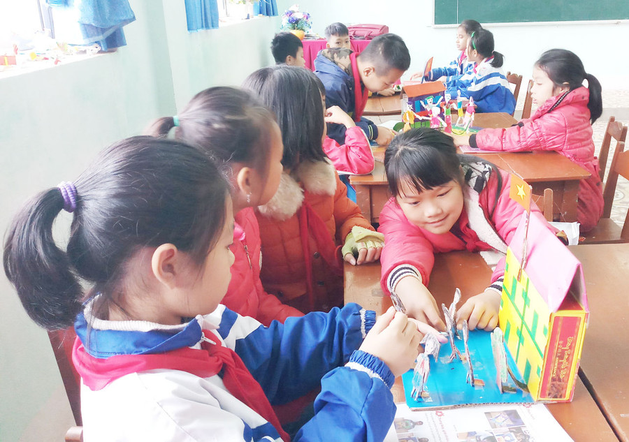 HS tiểu học thực hành môn Mĩ thuật HS tiểu học thực hành môn Mĩ thuật