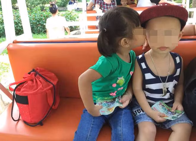 Đừng khắt khe nhưng cũng đừng đơn giản hóa chuyện tình cảm của trẻ.