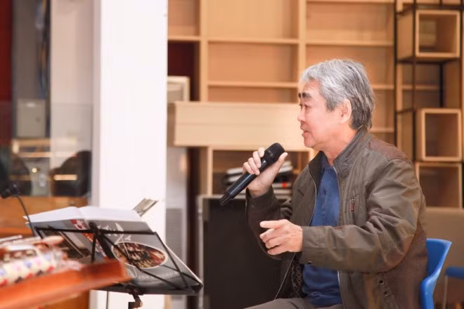 NSND Quang Thọ tập luyện chuẩn bị cho buổi biểu diễn ngày 1/3