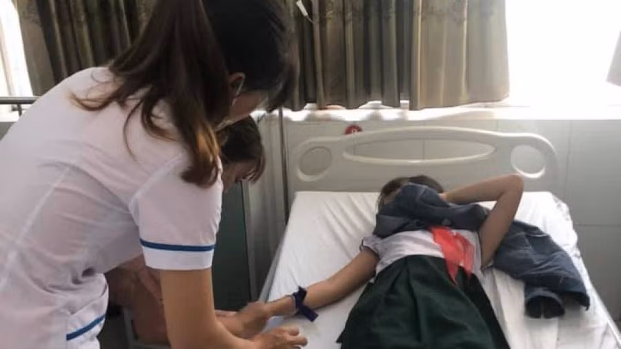 16 học sinh ngộ độc sau khi uống trà sữa