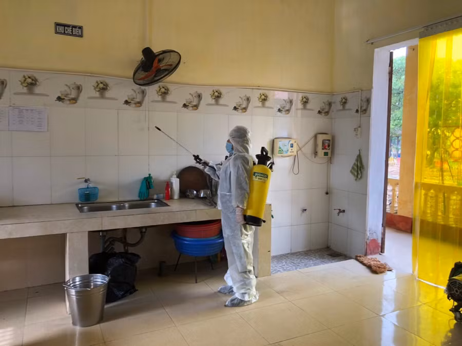 Hà Nam: Thầy cô tất bật dọn dẹp trường lớp trước ngày đón học sinh ảnh 11