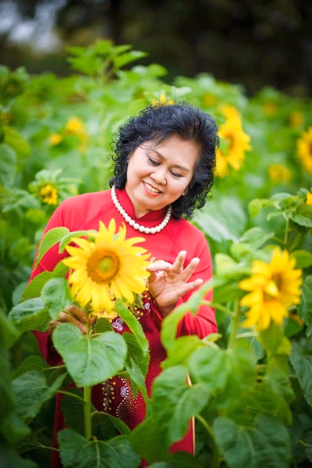 Cô Đường Hoa Hải (Hà Nội): “Tôi rất yêu áo dài Việt Nam”.