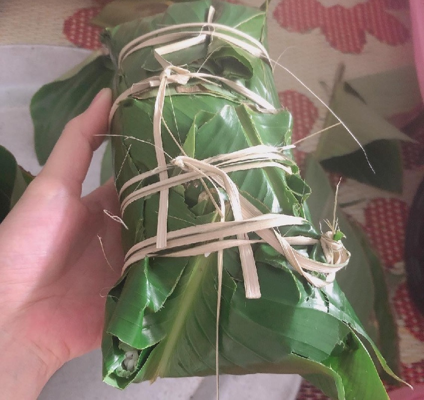 Lần đầu tiên gói bánh chưng nên chỉ được như thế này thôi.