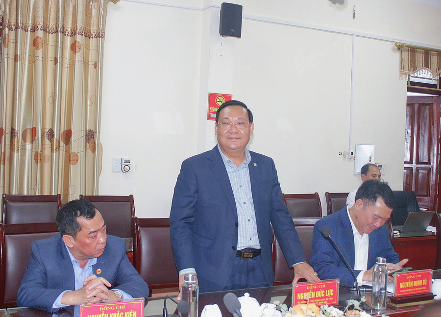 Ông Nguyễn Đức Lực, Bí thư Huyện ủy huyện Định Hóa phát biểu tại buổi trao tặng. Ông Nguyễn Đức Lực, Bí thư Huyện ủy huyện Định Hóa phát biểu tại buổi trao tặng.