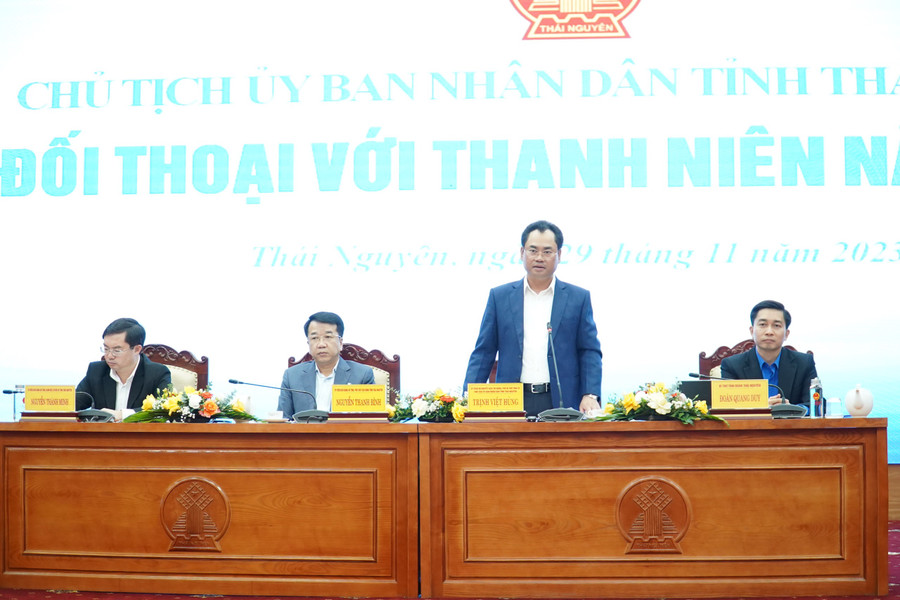 Ông Trịnh Việt Hùng, Chủ tịch UBND tỉnh phát biểu tại hội nghị. Ông Trịnh Việt Hùng, Chủ tịch UBND tỉnh phát biểu tại hội nghị.