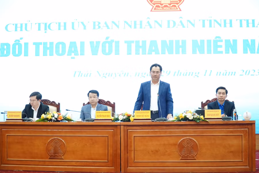 Ông Trịnh Việt Hùng, Chủ tịch UBND tỉnh phát biểu tại hội nghị.