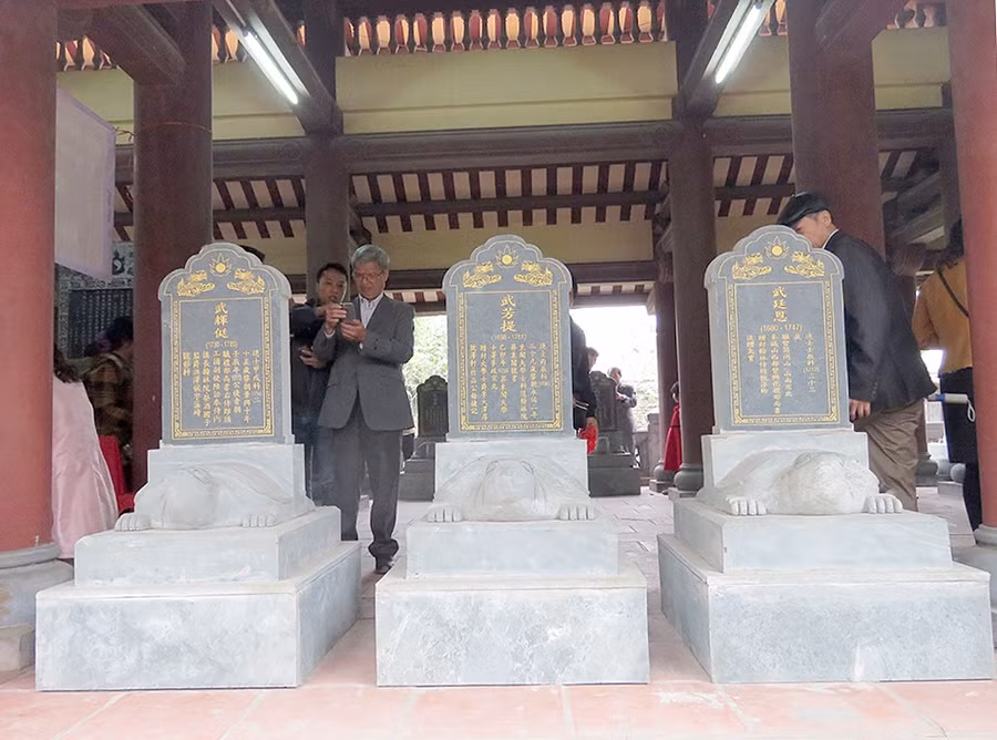 Bia đá vinh danh 36 tiến sĩ Nho học người làng Mộ Trạch