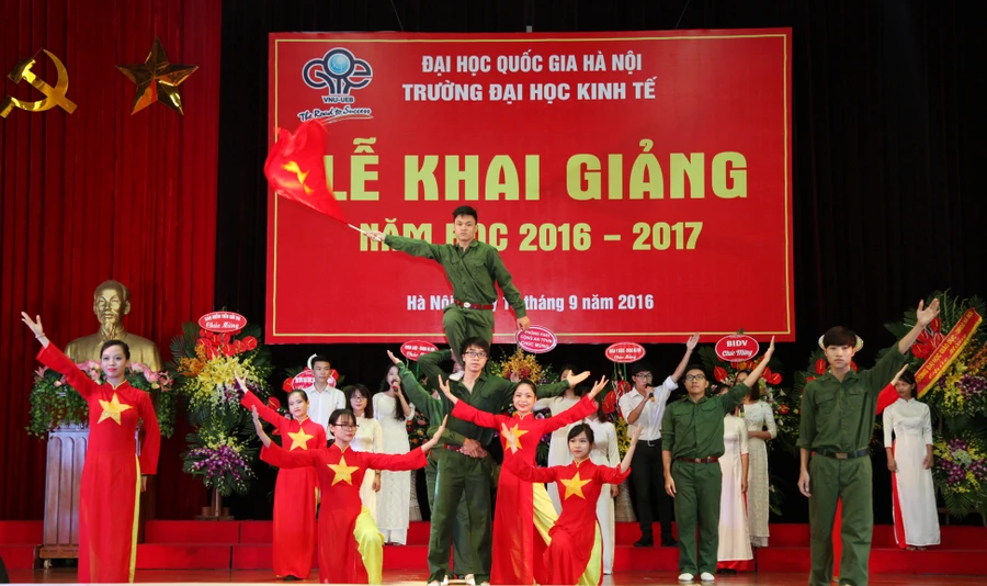 Trường Đại học Kinh tế bước vào năm học mới