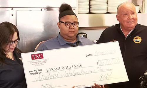 Evoni nhận học bổng 16.