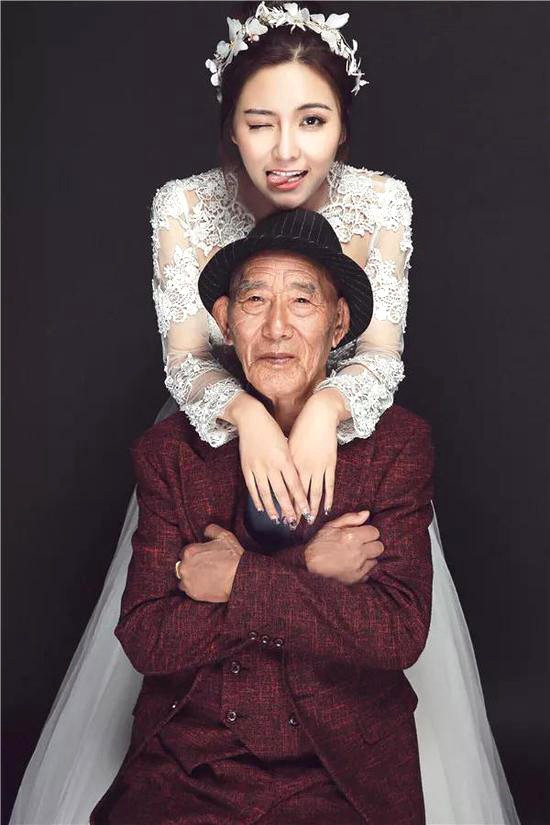 {title} ảnh cưới,ông nội,cưới xin,đột quỵ,Trung Quốc