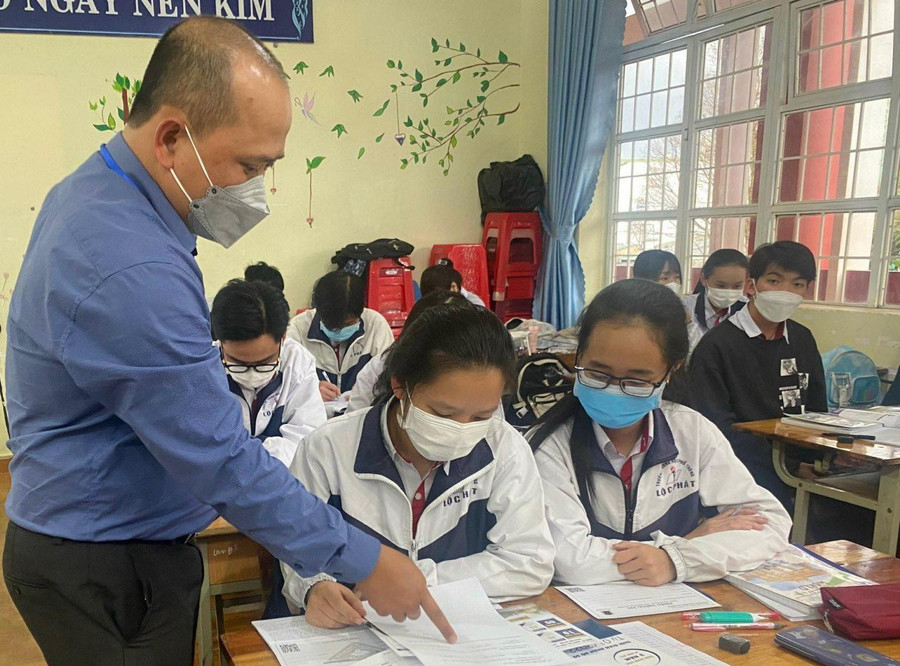 TS Mai Đức Toàn- Giám đốc Trung tâm Tuyển sinh và Truyền thông Trường ĐH Gia Định trong một lần tư vấn học sinh lựa chọn nguyện vọng và phương thức xét tuyển