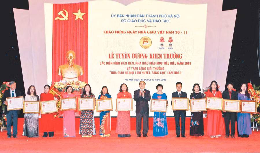 Các nhà giáo Hà Nội tiêu biểu được khen thưởng nhân Ngày Nhà giáo Việt Nam