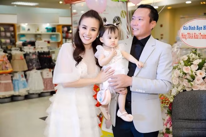 bi to giat chong viet kieu my hon 15 tuoi, cuoc song lam me cua vy oanh gio ra sao? - 13