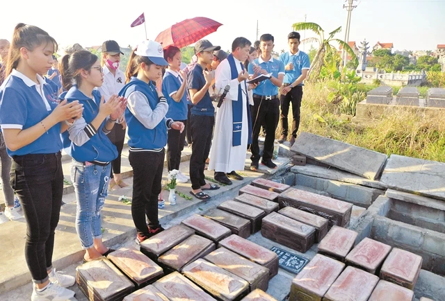 Các tình nguyện viên khâm liệm hơn 400 thai nhi