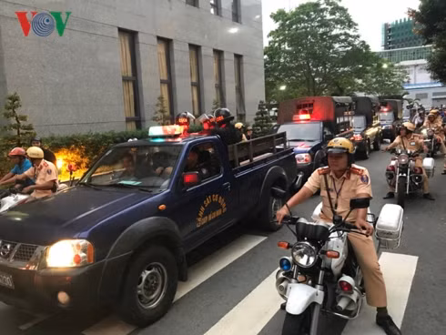 cong an tp. hcm dong loat ra quan tran ap toi pham hinh 1