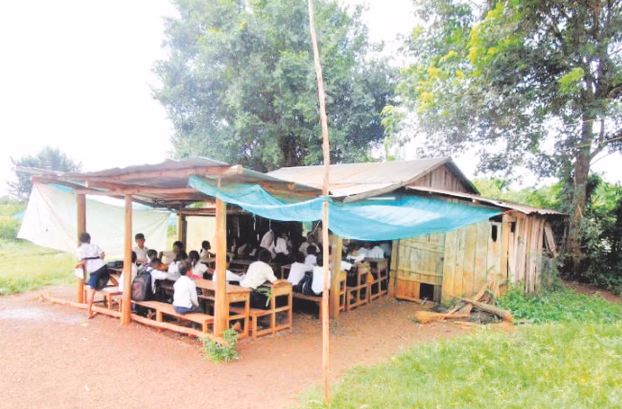 Trường Tiểu học Phum Kandal cũ vốn chỉ là một căn lán gỗ trống trải và ọp ẹp (Ảnh được cung cấp bởi Hiệp hội Tình nguyện Shanti)