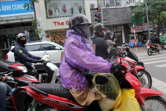 Mưa rét kỷ lục: Giá Grab tăng vọt, khan hiếm taxi truyền thống ảnh 2 Chú thích ảnh