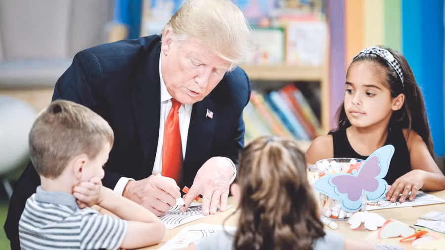 Tổng thống đương nhiệm Donald Trump bị coi là người đưa nền GD Mỹ xuống đáy của sự tệ hại hiện nay 