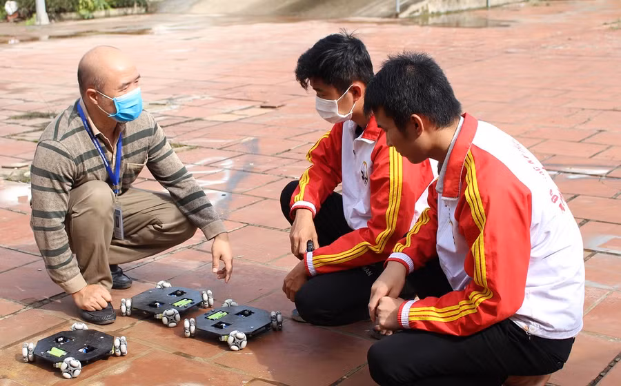 Thầy Long là người truyền lửa đam mê nghiên cứu khoa học cho nhiều thế hệ giảng viên, sinh viên Trường Đại học Kỹ thuật Công nghiệp (ĐH Thái Nguyên)