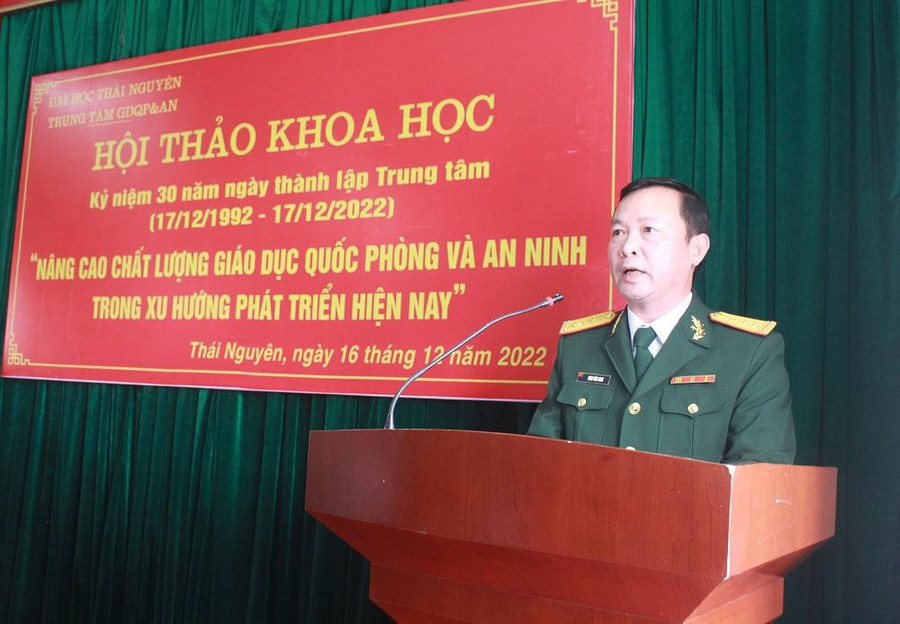 Đại tá Đinh Văn Long, Phó Giám đốc Trung tâm GDQP và AN Đại học Thái Nguyên. Đại tá Đinh Văn Long, Phó Giám đốc Trung tâm GDQP và AN Đại học Thái Nguyên.