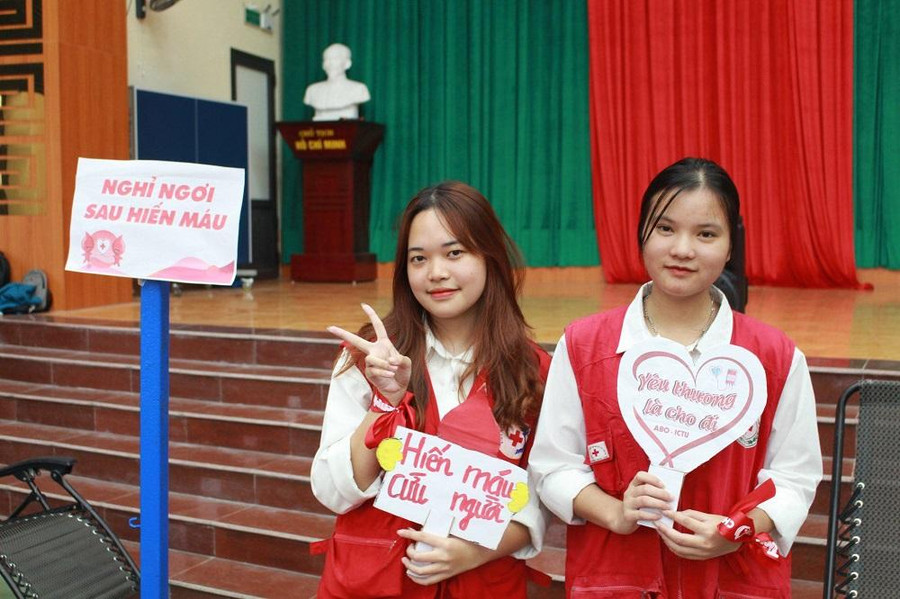 Sinh viên trường Đại học Công nghệ Thông tin và Truyền thông có cơ hội được tiếp cận và tham gia nhiều hoạt động ý nghĩa.