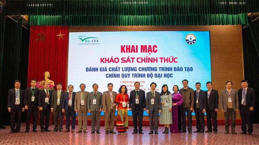 Trường Đại học Kỹ thuật Công nghiệp khai mạc khảo sát đánh giá ngoài chương trình đào tạo