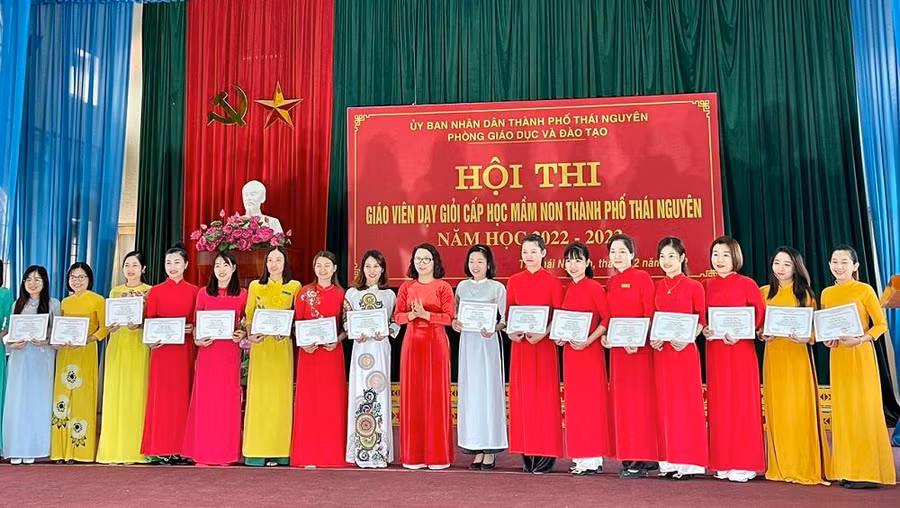 Thái Nguyên trao giải Hội thi giáo viên dạy giỏi cấp mầm non năm học 2022 - 2023.