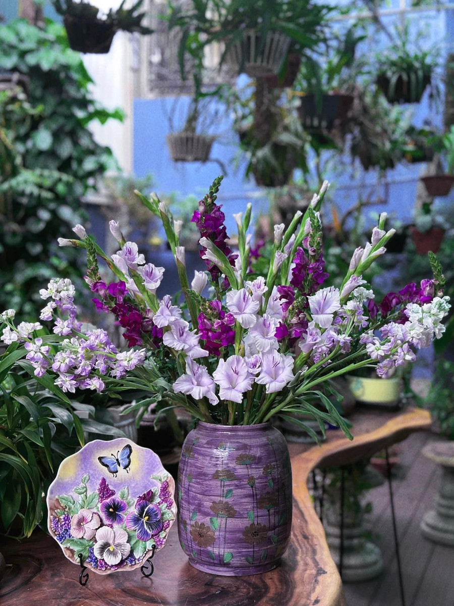 Cắt ngắn mix cùng hoa phi yến. Cắt ngắn mix cùng hoa phi yến.