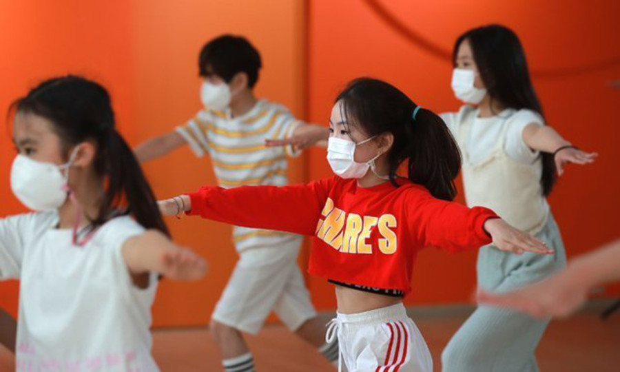 Khuyến khích con tham gia một hoạt động ngoại khóa, bất kể hoạt động đó là gì. (Ảnh: ITN).